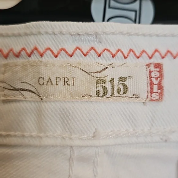 Womens Levis Capris - Picture 3 of 3